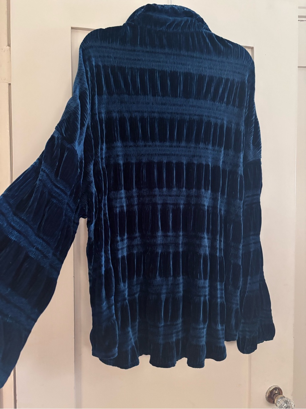 Free People Style Crushed Velvet Button-Up in Deep Teal tag ripped - Picture 4 of 5
